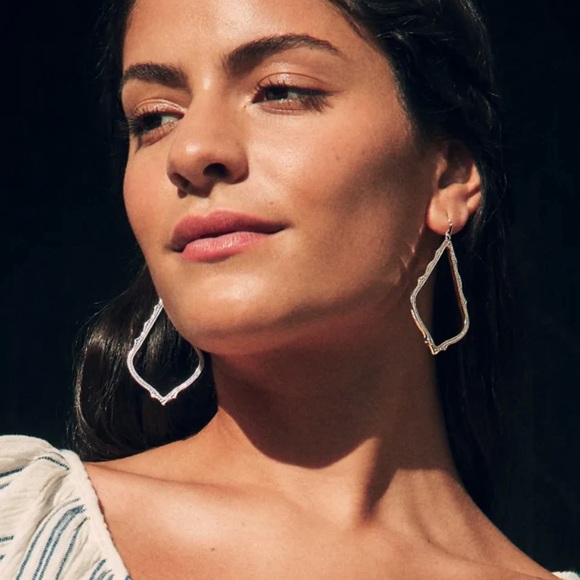 Kendra Scott Sophee Drop Earrings - Gold - Picture 2 of 4